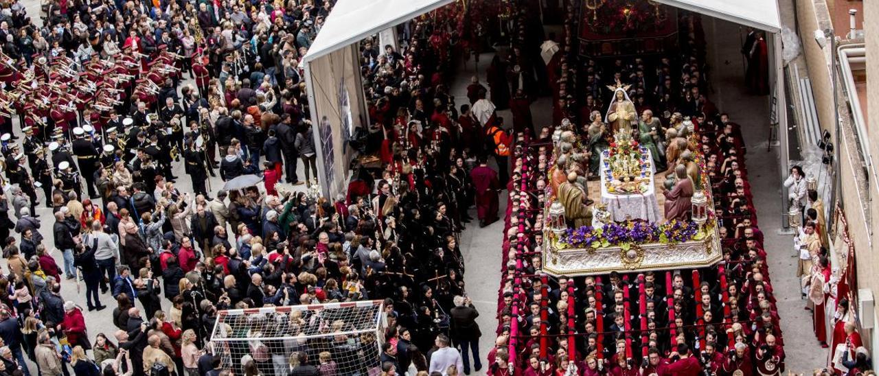 El paso de la Santa Cena de la hermandad salesiana en una imagen del pasado año