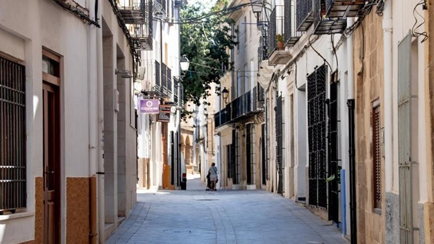 Una de las calles del centro urbano de Benissa