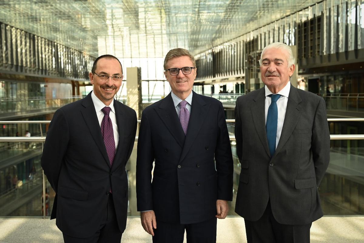 El nuevo consejero delegado de Endesa, Gianni Vitorio Armani, junto al consejero delegado de Enel, Flavio Cattaneo, y el consejero delegado saliente, José Bogas.