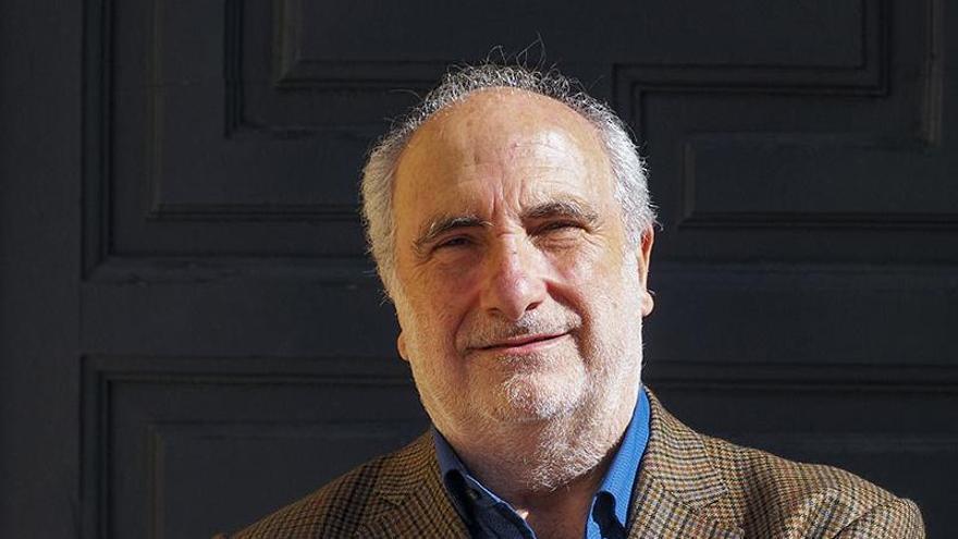 Reflexiones en torno al nuevo ensayo de Marino Pérez: Selfis, satisfyers, mascotas y robots: signos del narcisismo contemporáneo