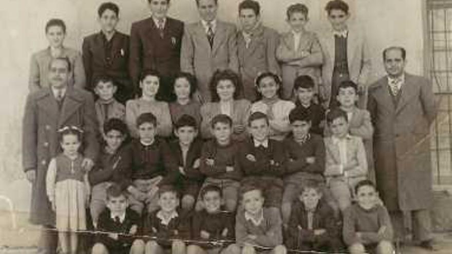 Celebran un homenaje para recordar a los maestros del centro "Esteve Bernabé"