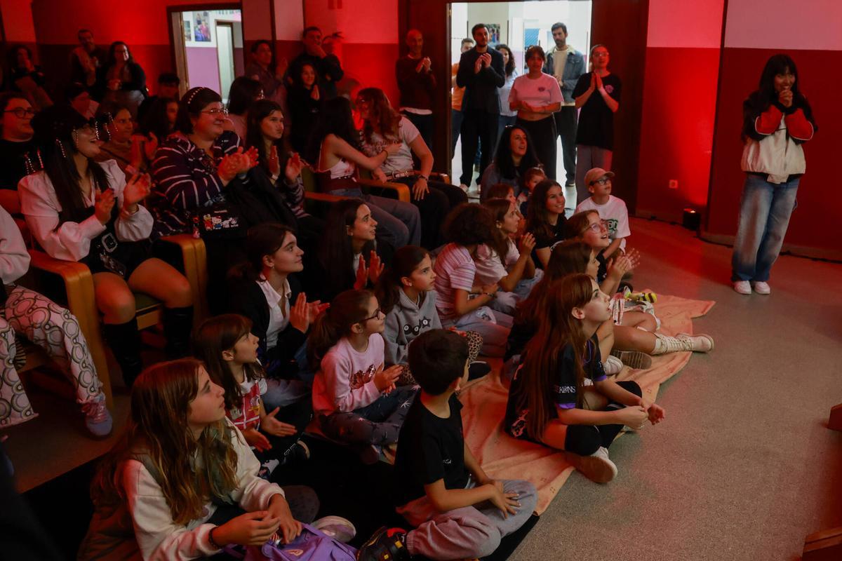 Público asistente al evento de K-Pop en Vilagarcía.