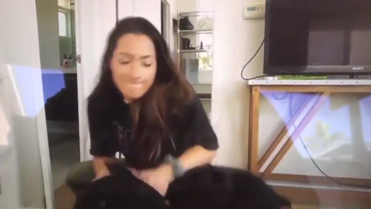 La ’youtuber’ Brooke Houts, en las imágenes en las que golpea a su perro.