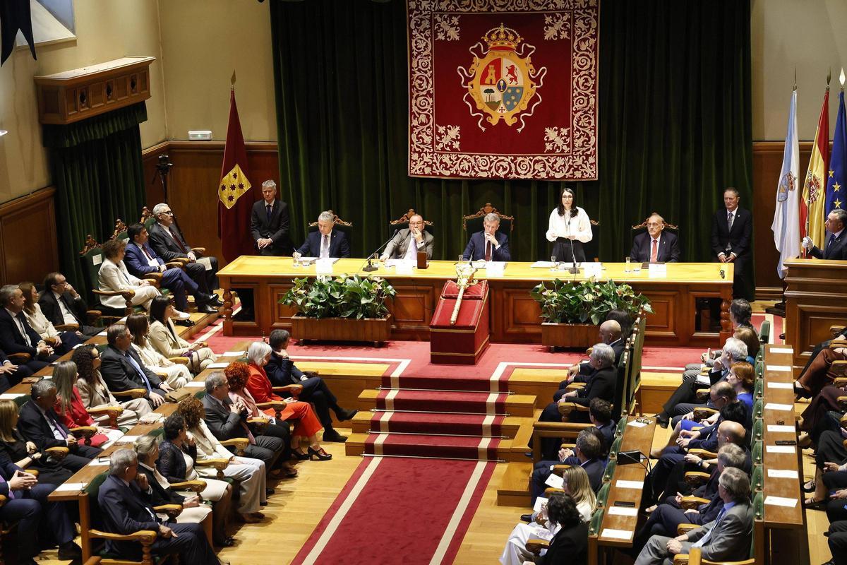 La toma de posesión de Rosa Crujeiras como rectora de la USC en imágenes