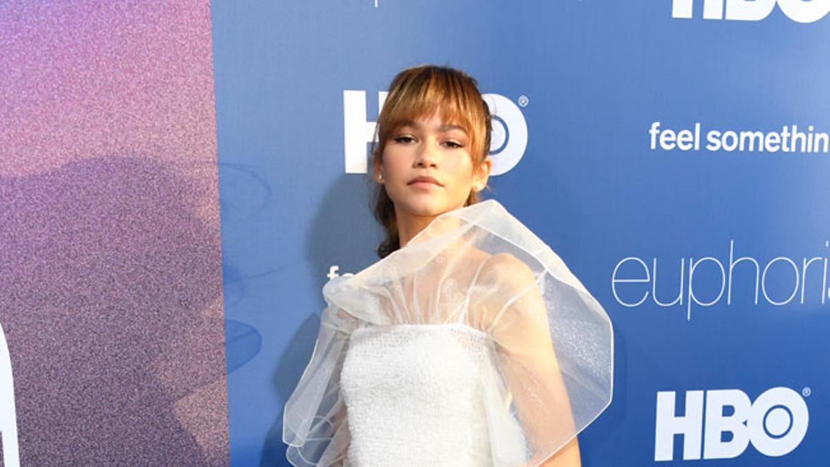 Zendaya se convierte en novia con un vestido corto