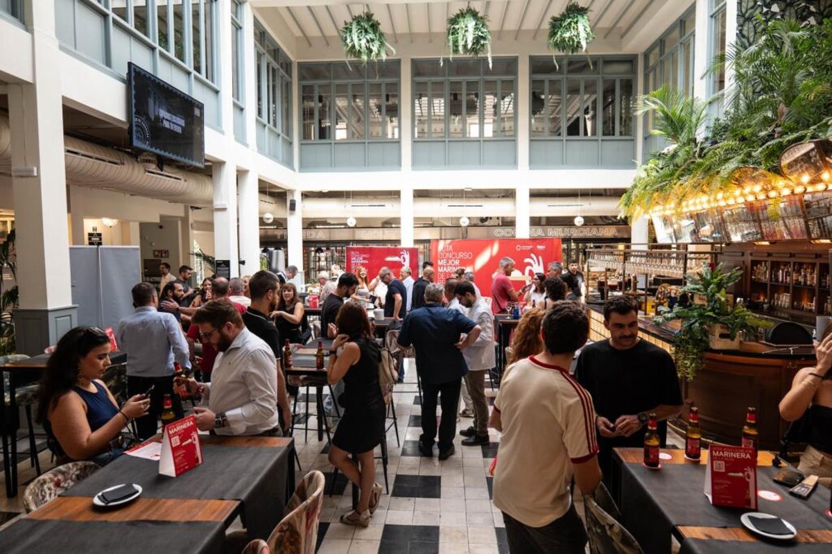 Presentación de la Ruta-Concurso Mejor Marinera de la Región de Murcia 2024 en el Mercado de Correos de Murcia.