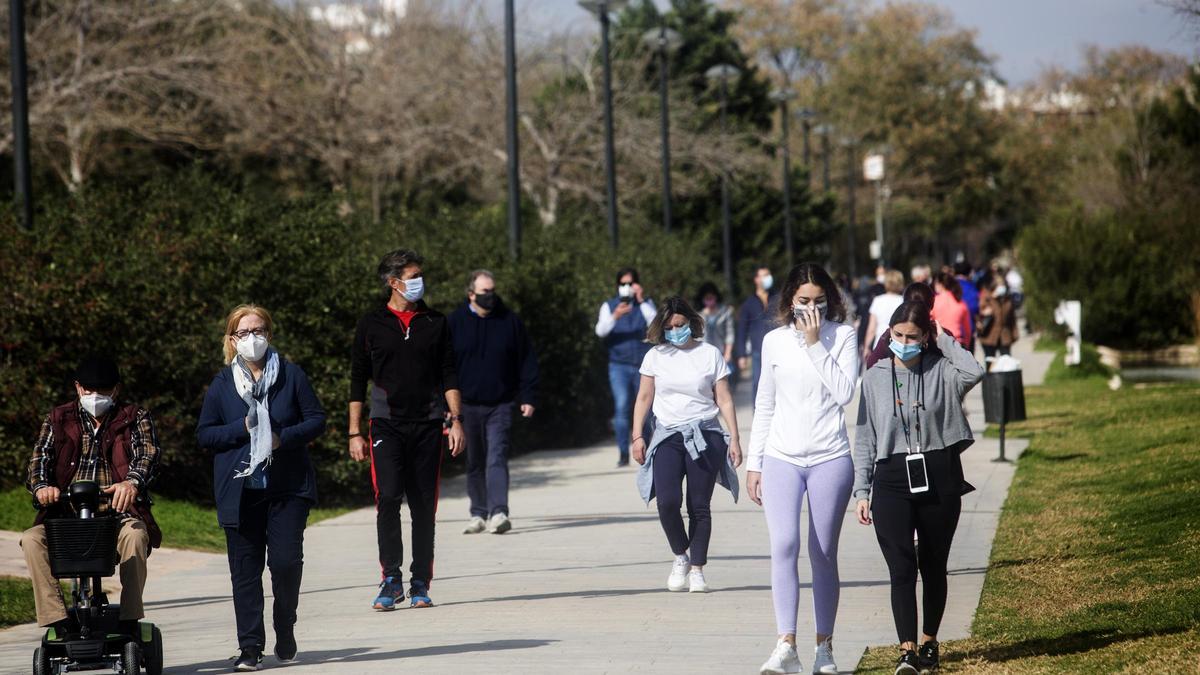 El antiguo cauce del Turia se llena ante las buenas temperaturas