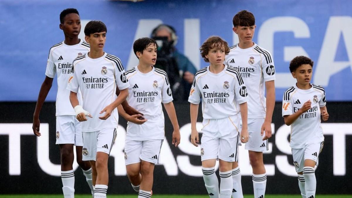 Seis jugadores del sdub-12 del Real Madrid