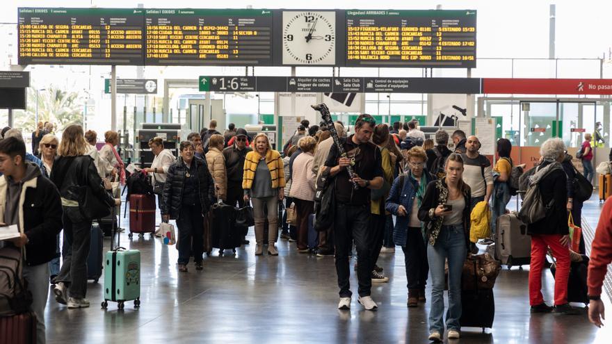 Alicante triplica su población hasta el lunes con la llegada de cinco millones de turistas