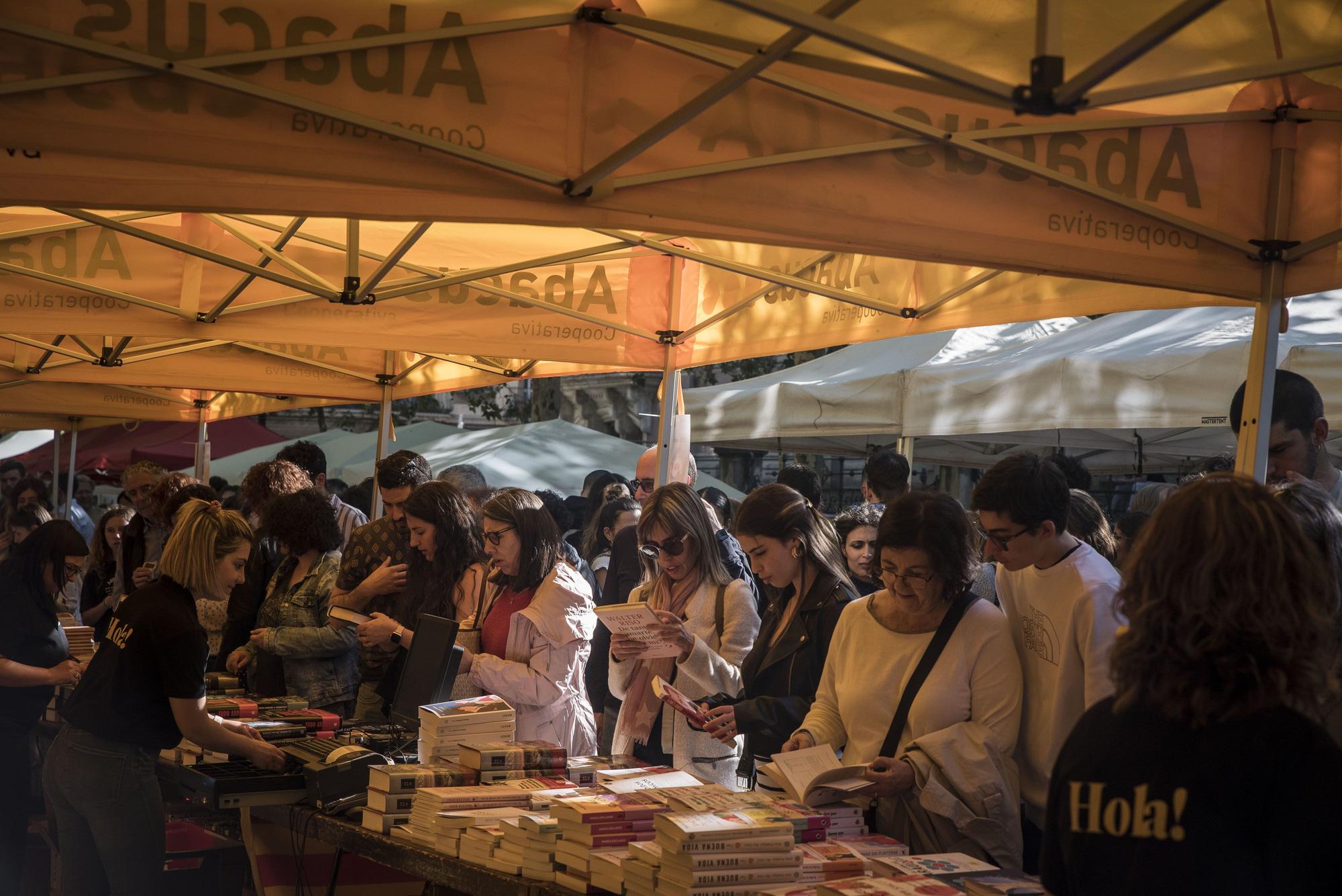 Totes les fotos de la diada de Sant Jordi 2023 a Manresa