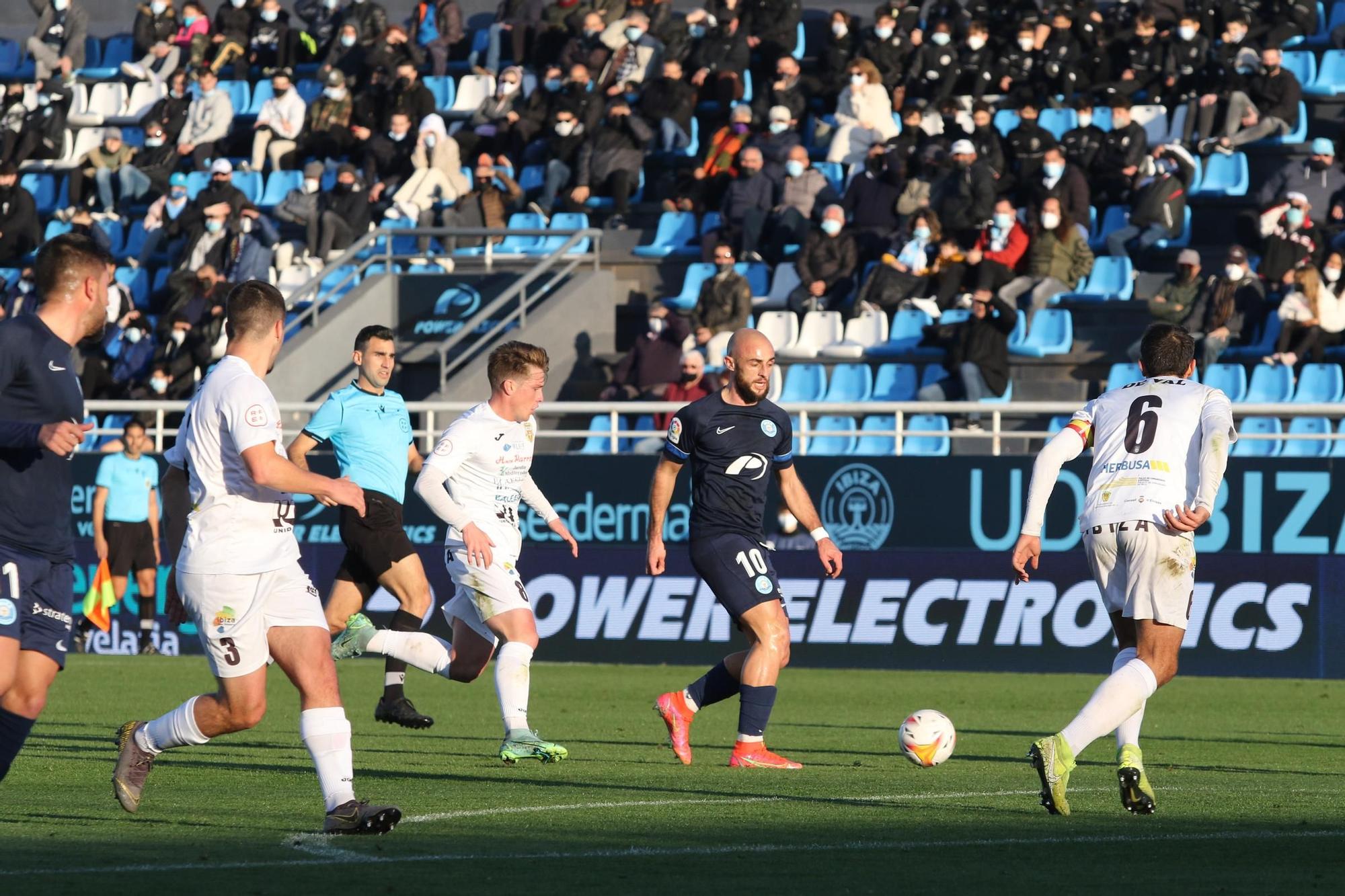 Partido amistoso entre la UD Ibiza y la Peña Deportiva