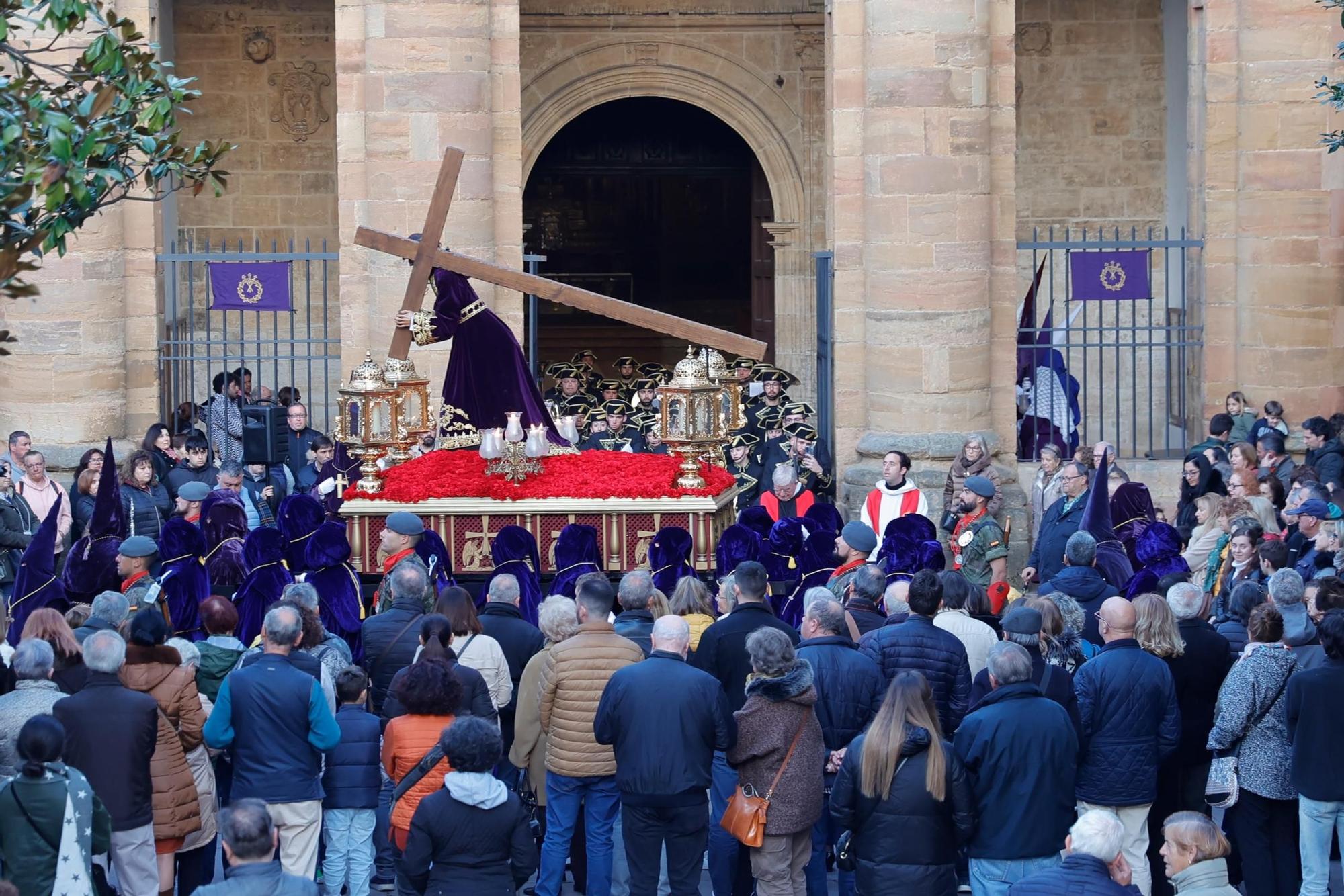 El Señor de Oviedo atrae multitudes: mira las fotos de la procesión del Nazareno