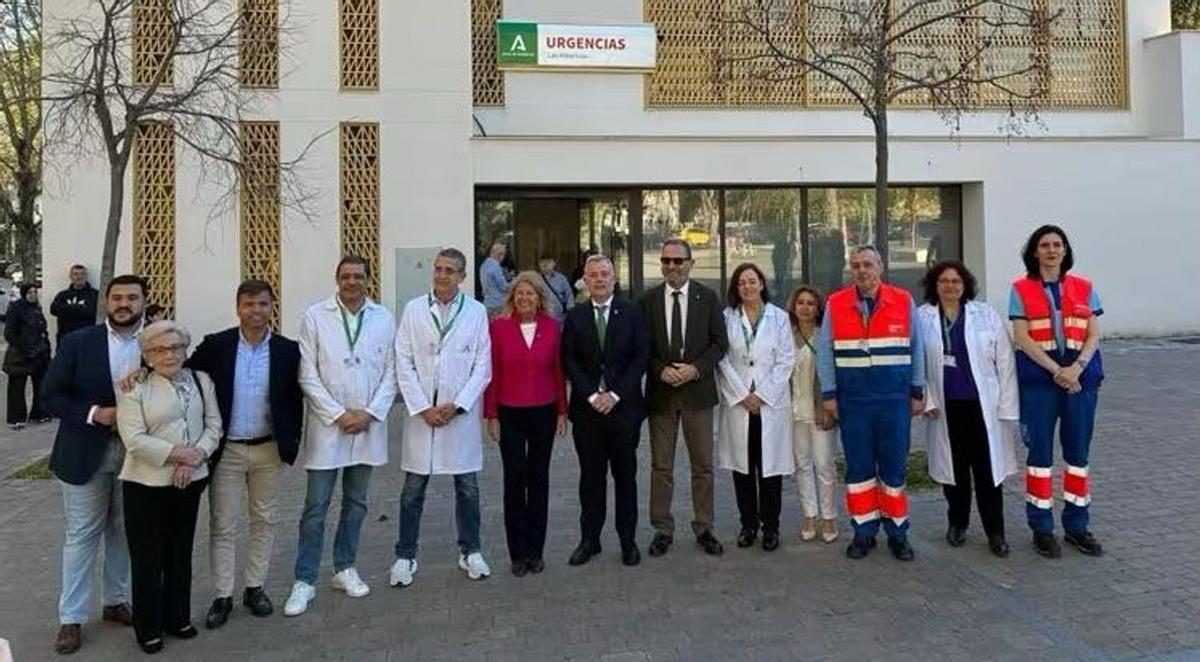 El viceconsejero andaluz de Sanidad, Nicolás Navarro, ayer, en su visita al centro de salud de Las Albarizas