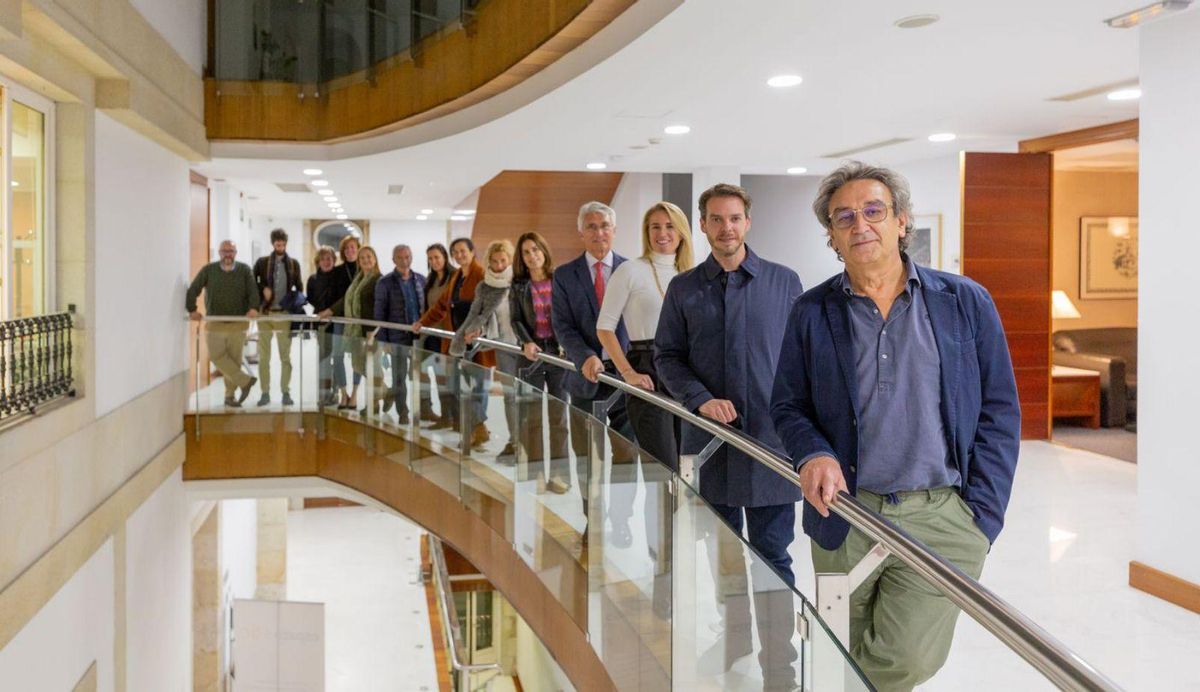 Y Santomé anda por la Escuela de Artes