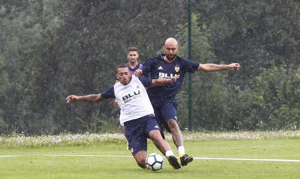 Negredo, uno de los protagonistas del lluvioso día