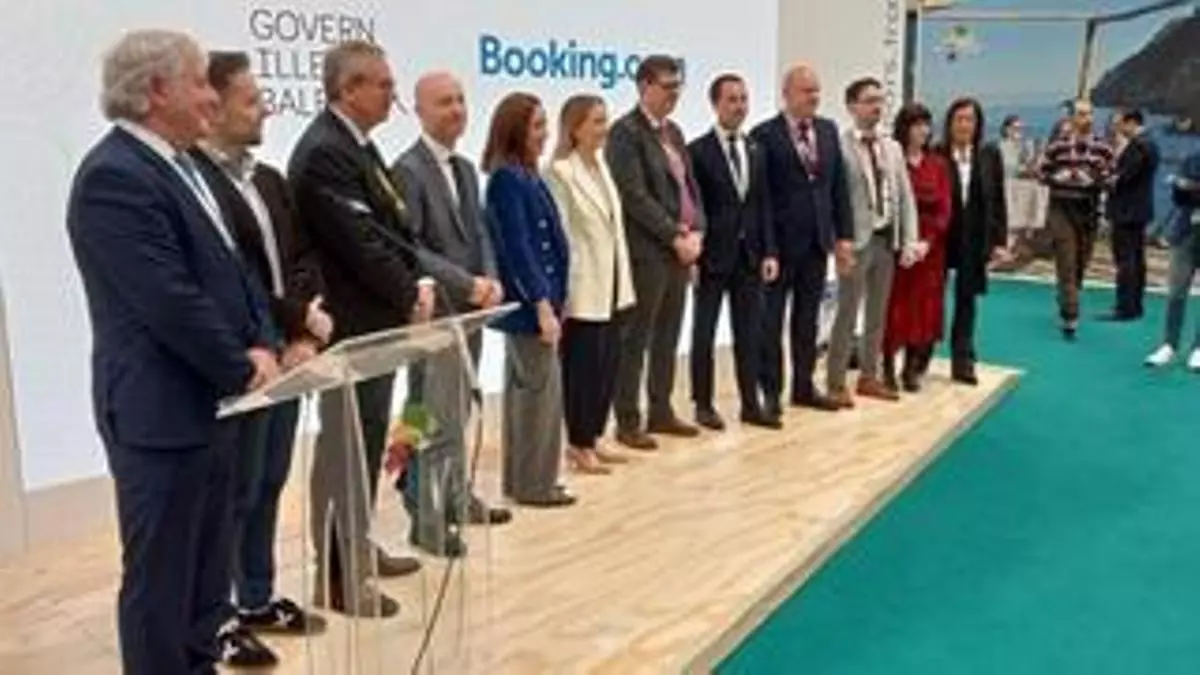 Fitur | Govern y Booking.com compartirán información para eliminar la oferta ilegal de alojamiento en Baleares