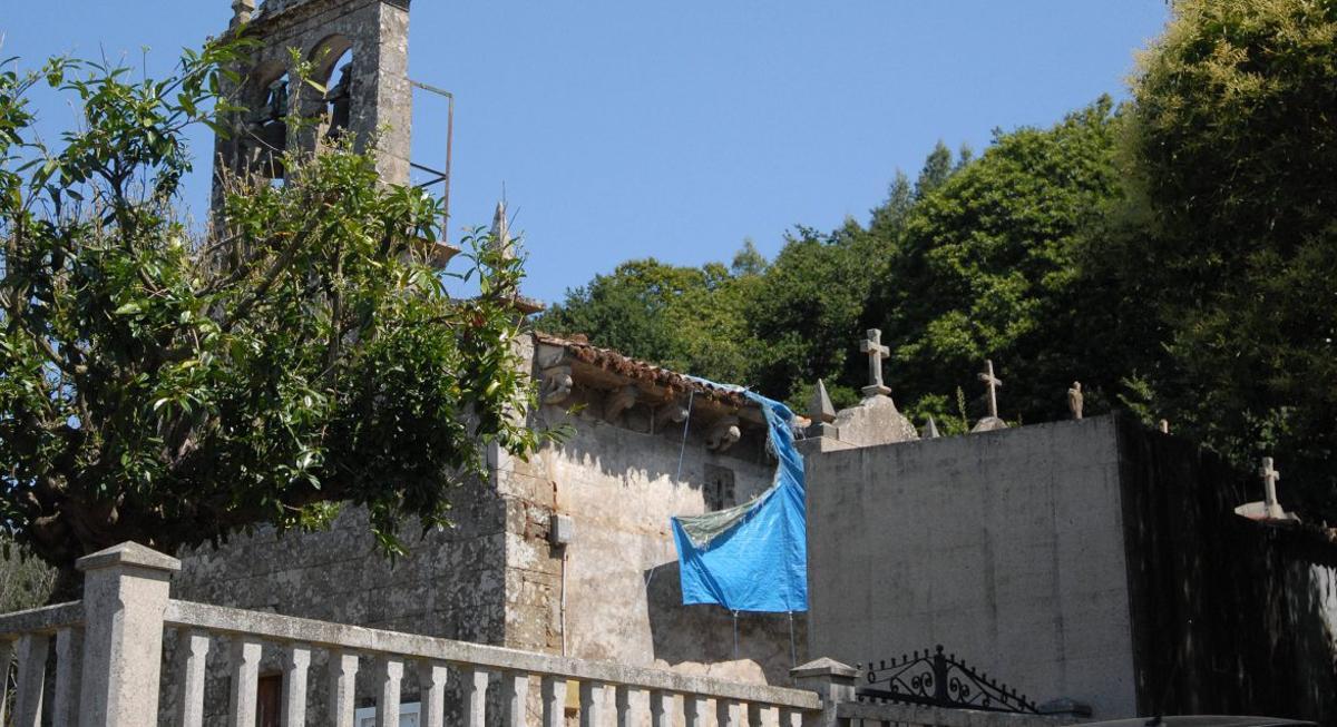 La reparación de la cubierta de la iglesia será asumida por el Obispado de Lugo. | BERNABÉ/JAVIER LALÍN
