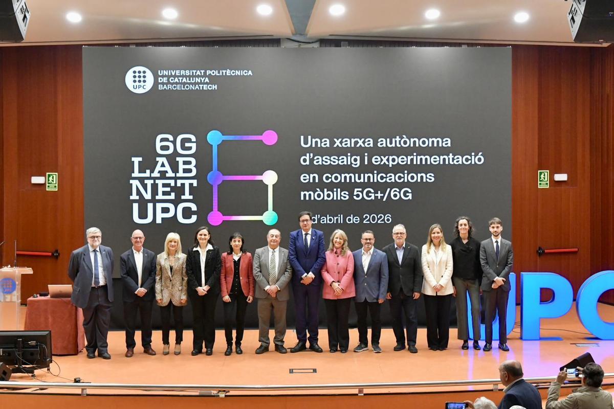 Las autoridades académicas y políticas inauguran 6GLabNet, el laboratorio de 5G de la UPC.