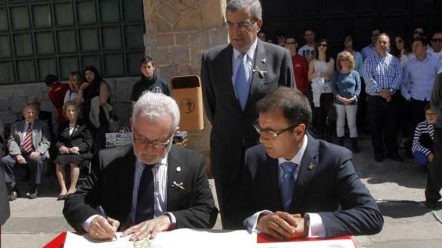 Firma del hermanamiento entre el San Juan y la UCAM