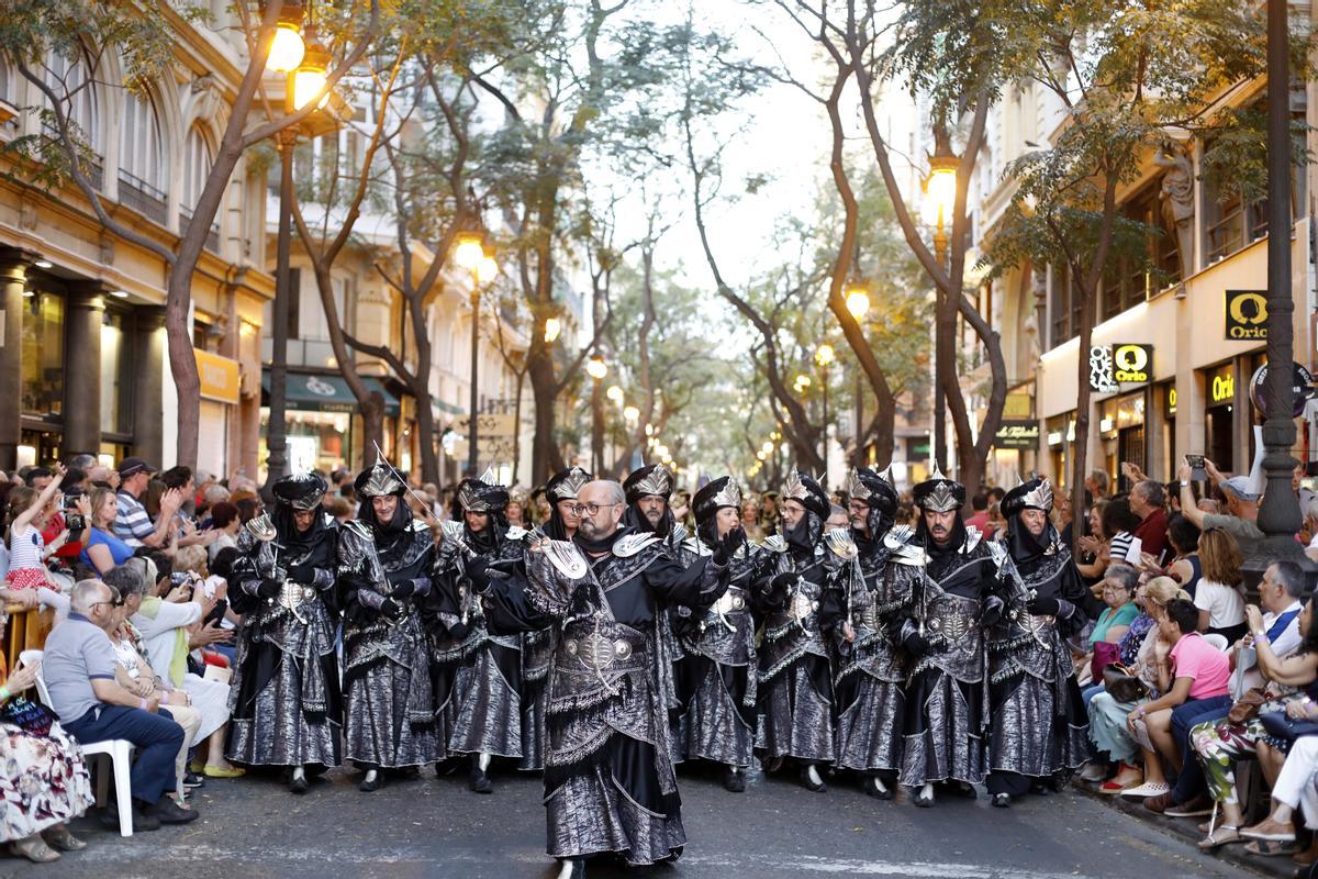 Desfiles de Moros y Cristianos en València con motivo del 9 d'Octubre