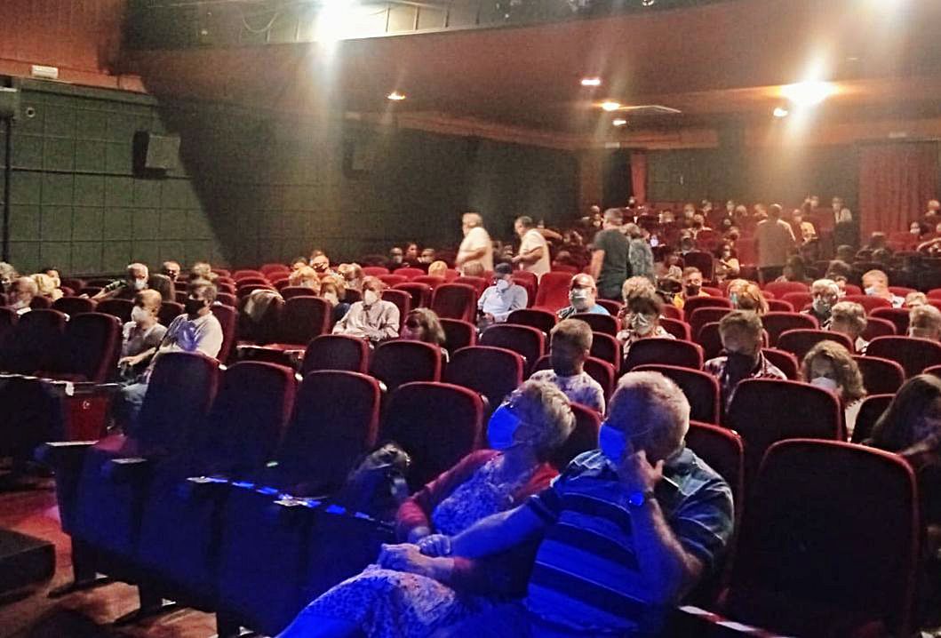 El patio de butacas, lleno para la función, que colgó el cartel de localidades agotadas por primera vez en lo que va de salón. | G. B.