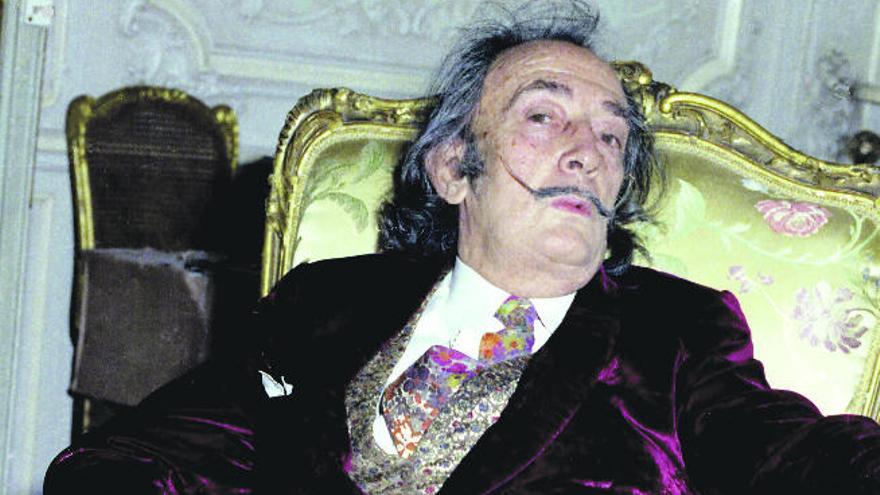 Salvador Dalí, en el hotel Maurice de París.