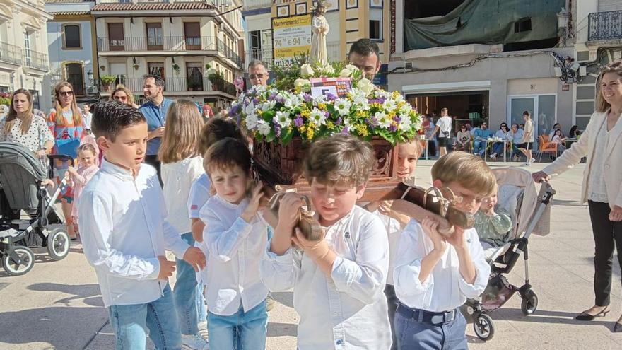 Gran participación en en el cortejo de los pasos infantiles de Cabra