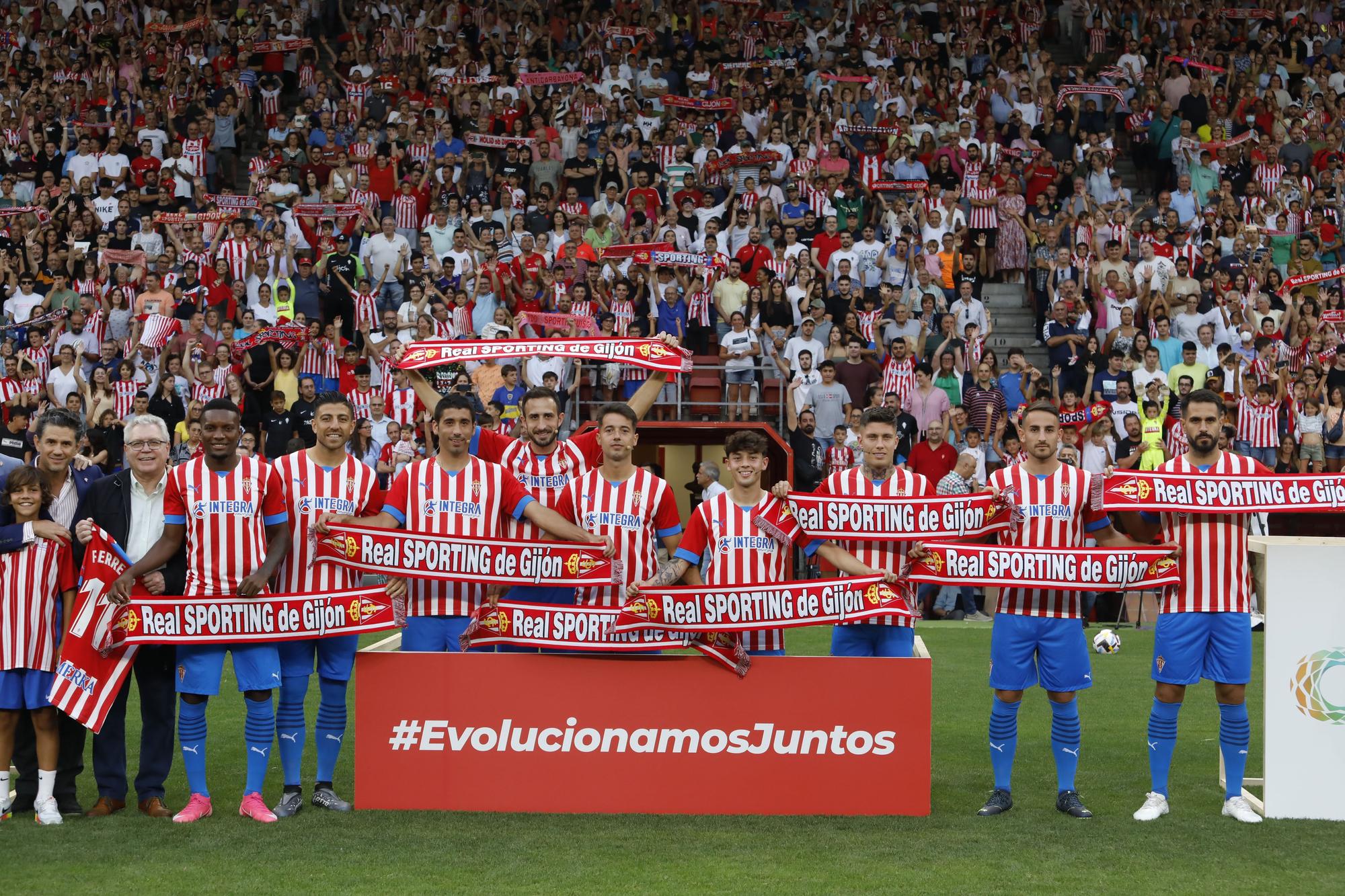 Masiva bienvenida al Grupo Orlegui en El Molinón