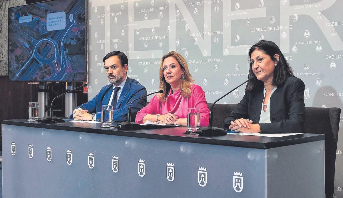 Desde la izquierda, Lope Afonso, Rosa Dávila y Eulalia García, durante la rueda de prensa de este lunes.