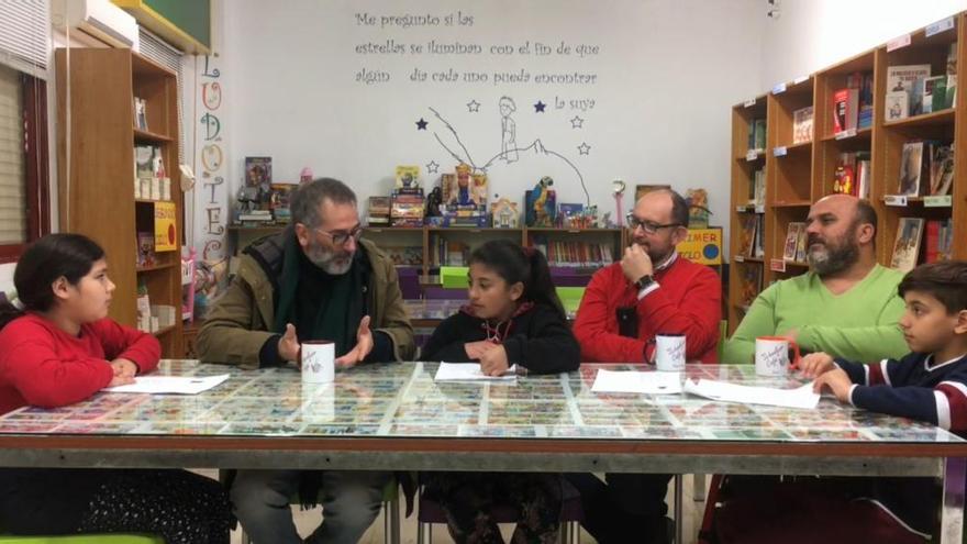 Una de las sesiones de Schoolcor Café, con el profesor de la UMA Francisco Guerrero López como invitado.