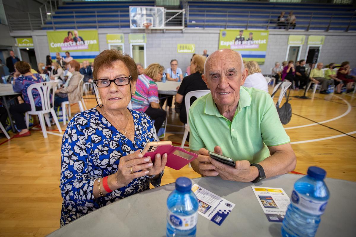 ‘Hackatón sénior’ en L’Hospitalet. Talleres digitales para la gente mayor.