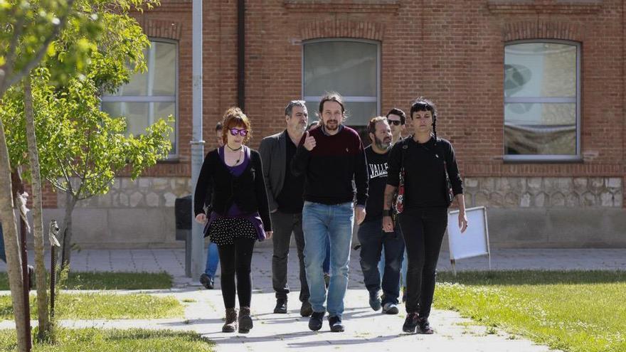 Pablo Iglesias, en el centro, en el Campus Viriato.