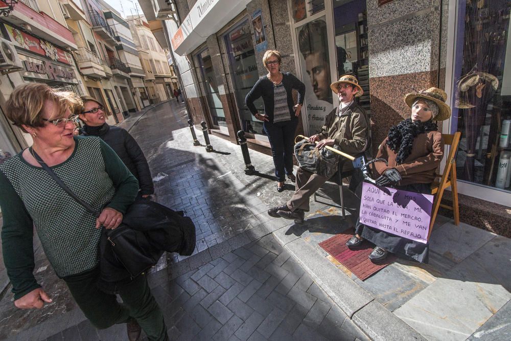 La curiosa imagen formó parte de la escenografía de «Partir la Vieja», una tradición humorística local