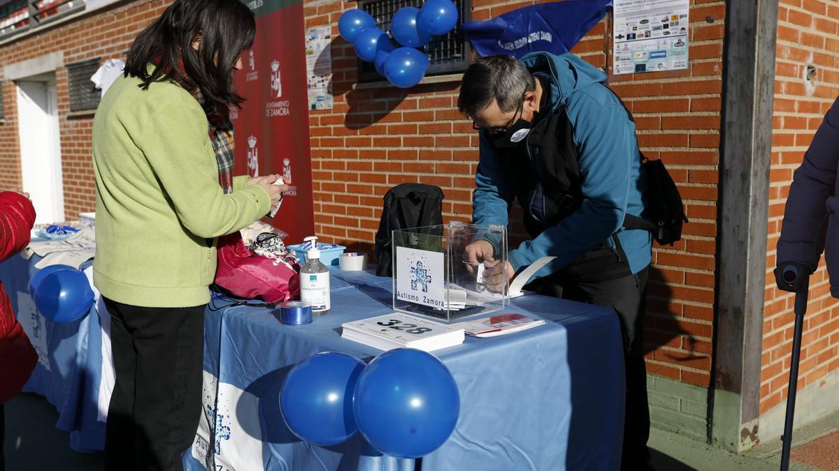 Un momento de la marcha por el autismo este sábado en Zamora.