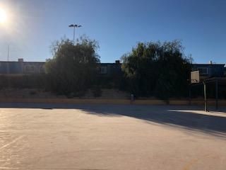 El colegio es el más antiguo en barracones de la Comunidad Valenciana. Se levantó en una zona verde en 2004. Los padres realizarán una protesta para exigir la construcción de un nuevo colegio.