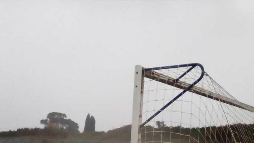 Los jugadores del Marino, ayer, durante su entrenamiento en Candás.