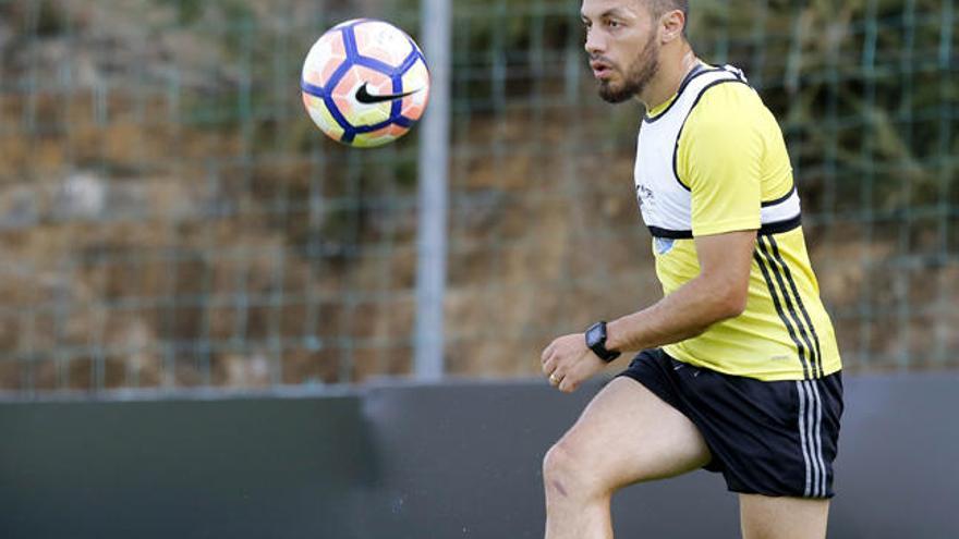 Marcelo Díaz, durante uno de los últimos entrenamientos del Celta en A Madroa. // J. Lores