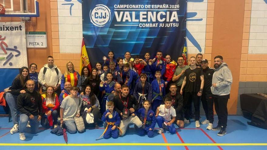 La escuela de Alzira logra 22 medallas en el campeonato de España de jiu jitsu