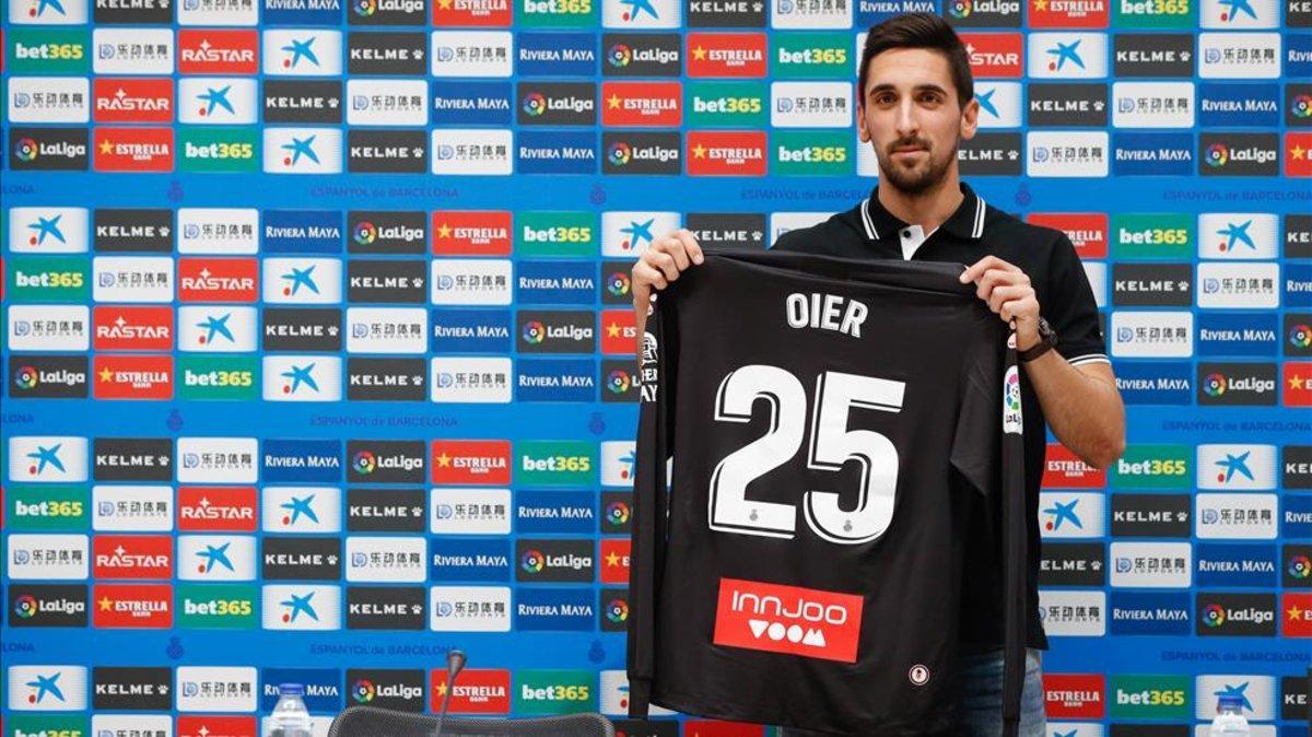 Oier Olazábal, presentado como portero del Espanyol.