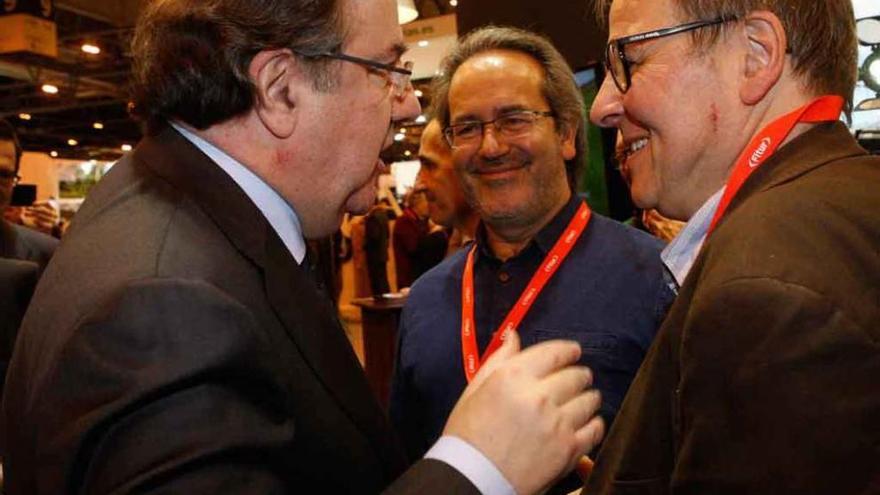 Guarido, en su último viaje a Madrid para Fitur, charla con Herrera y Strieder.