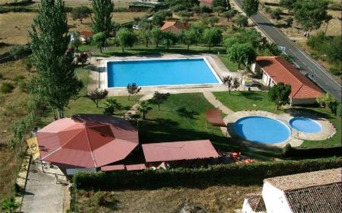 Una imagen de la piscina municipal de Oliva de Plasencia.