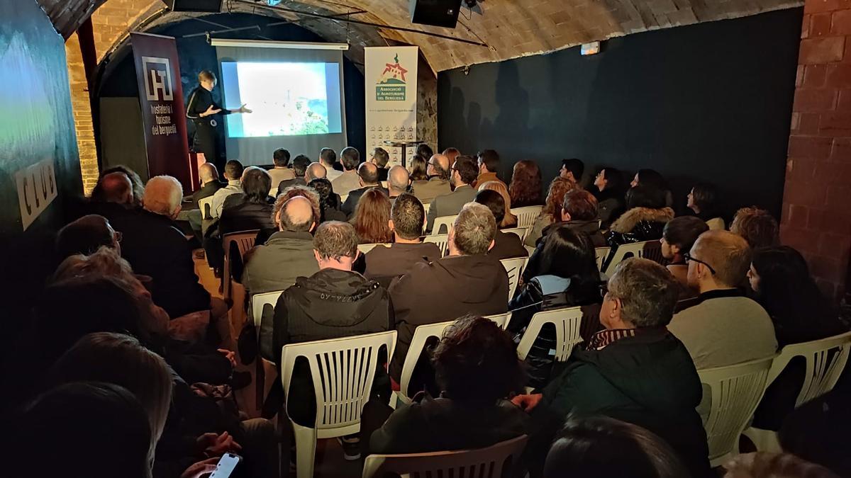 Anna Parcerisa, consultora turística, en la seva intervenció en la Nit del Turisme del Berguedà