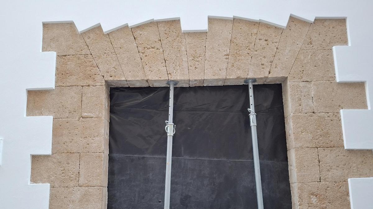 La original restauración de un arco tradicional: juego de geometrías