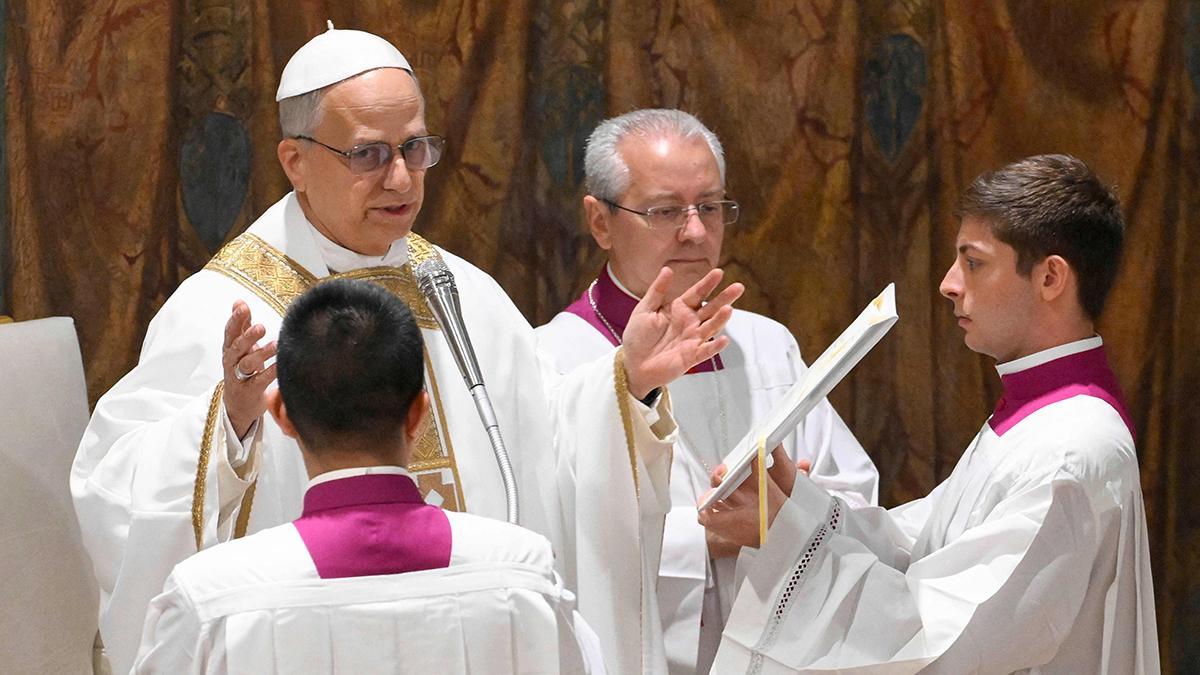 El papa León XIV, en su primera misa, en la Capilla Sixtina El papa León XIV, en su primera misa, en la Capilla Sixtina