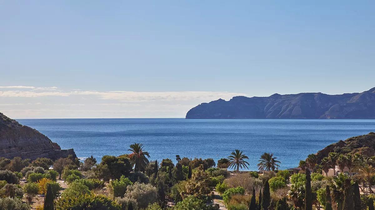 TAIGA Costa Cálida se encuentra frente al Mediterráneo y dentro del Parque Regional de la Sierra de la Muela, Cabo Tiñoso y Roldán.
