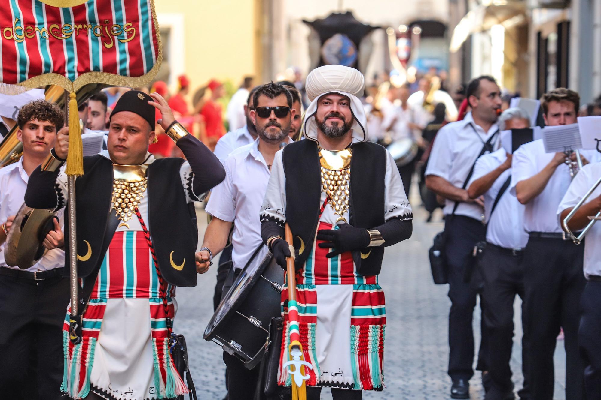 Los Moros y Cristianos de Elche recuperan su Entraeta