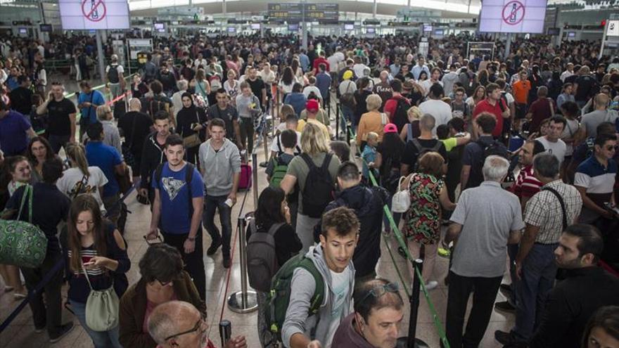 Los vigilantes de El Prat irán a la huelga el 8 de septiembre