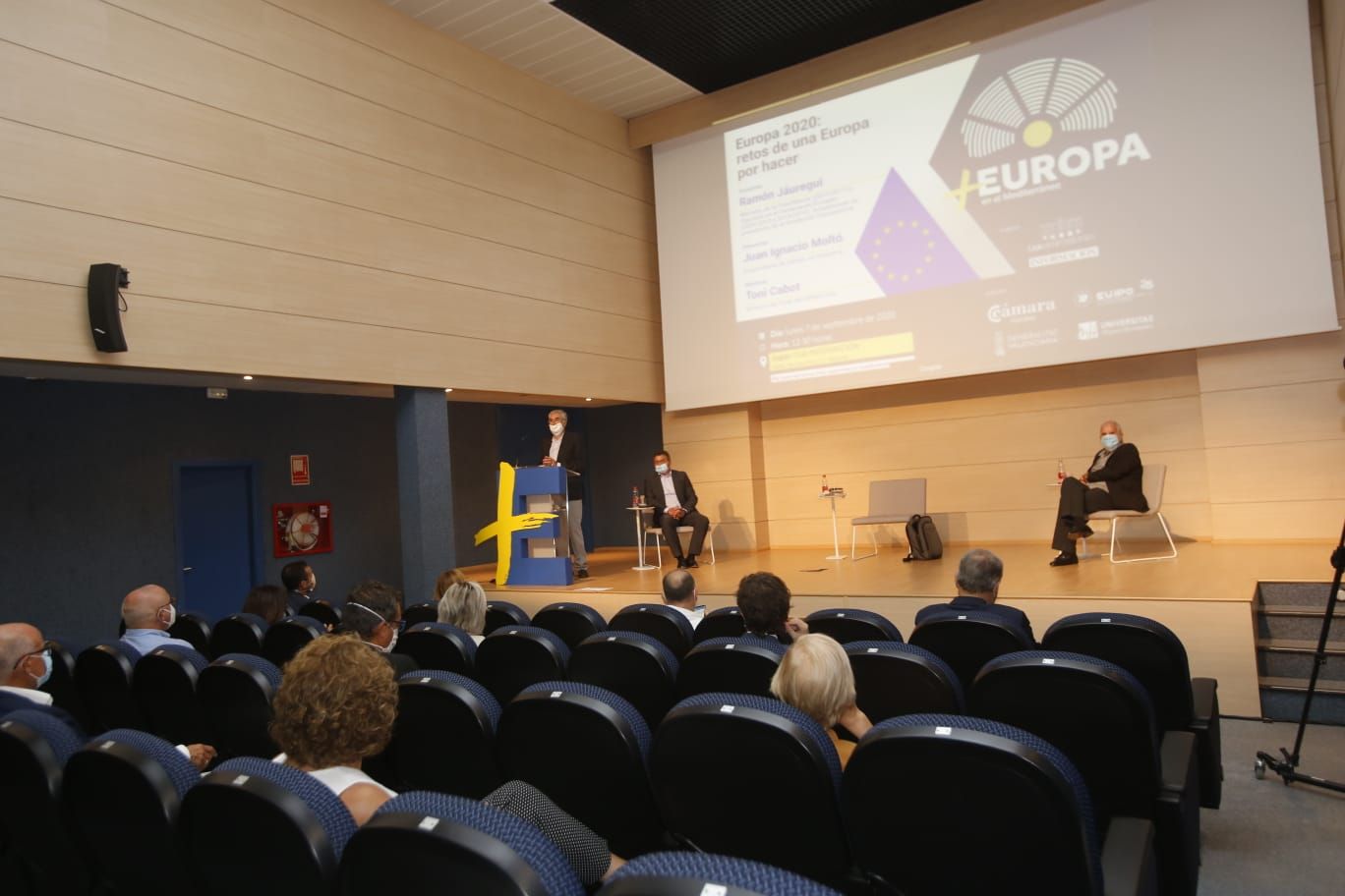 Ramón Jáuregui ofrece una charla sobre los retos de «una Europa por hacer»