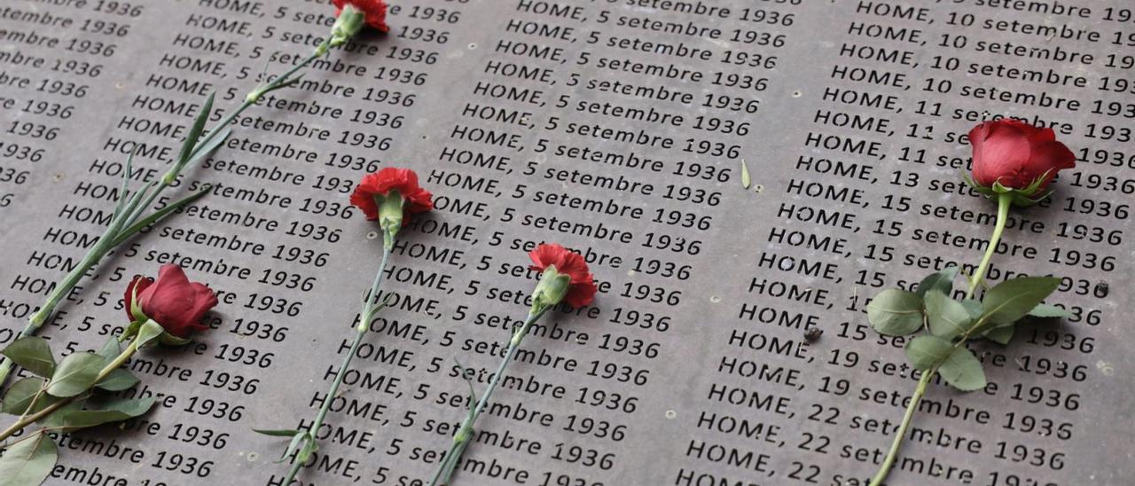Hommage an die Opfer des Bürgerkriegs: Auch Gedenkveranstaltungen regelte das Gesetz zur Vergangenheitsbewältigung, das Vox jetzt kippt.  | FOTO: GUILLEM BOSCH