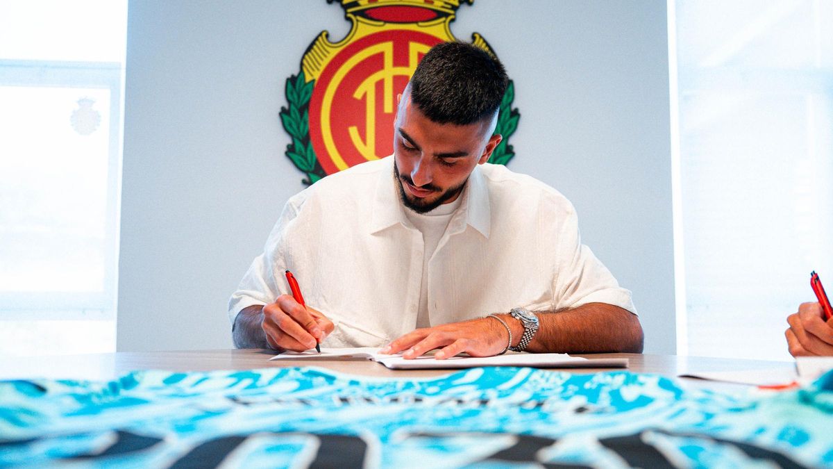 Leo Román firma su renovación con el Mallorca.